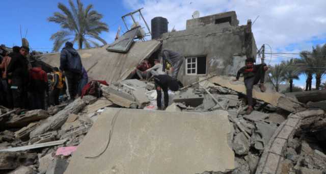 مقتل وإصابة عشرات الفلسطينيين في غزة وخان يونس وبيت لاهيا جراء القصف الإسرائيلي