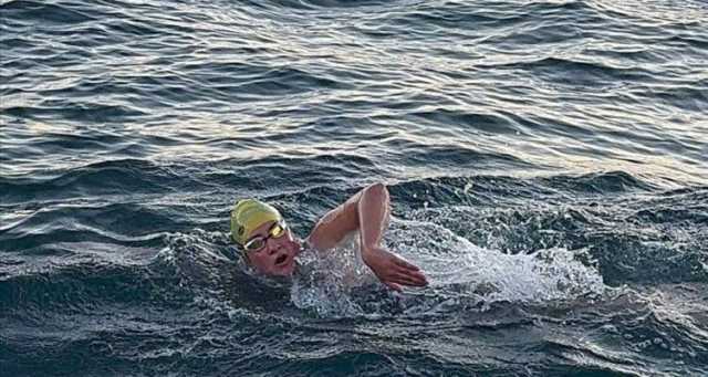 السبّاحة التركية تورك أوغلو تقطع مضيق كوك بنيوزيلندا