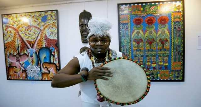 مهرجان الفنون الدولي في موسكو يقيم معرضا للفن الإفريقي