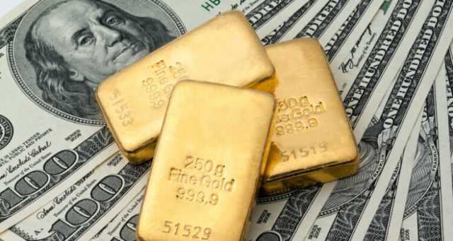 صحيفة: الدولار القوي يزيد من بريق الذهب