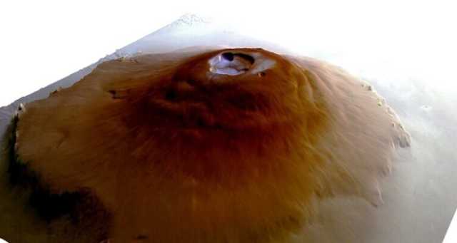 اكتشاف جليد مائي لأول مرة على قمم البراكين القريبة من خط استواء المريخ