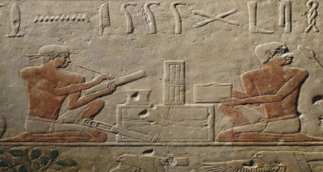 كيف أثرت آلام الظهر على فئة من المصريين القدماء؟