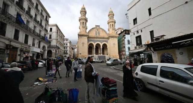 الجزائر تستنكر “اعتراف فرنسا” بخطة الحكم الذاتي في إقليم الصحراء