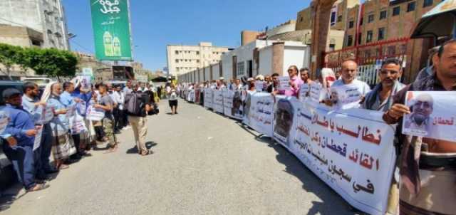 تعز.. احتجاجات للمطالبة بإطلاق سراح 'قحطان' وبقية المختطفين من سجون الحوثيين