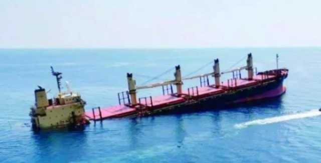 البحرية البريطانية: سفينة استهدفها الحوثيون يعتقد أنها غرقت في البحر الأحمر