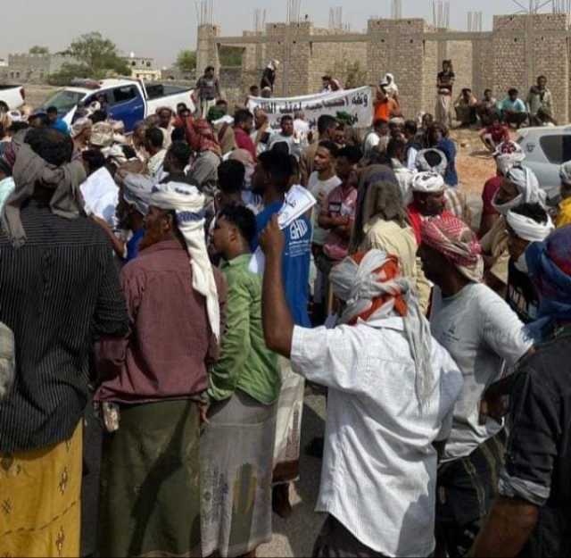 إصابة عدد من الصيادين المتظاهرين في مدينة 'شحير' وحلف قبائل حضرموت يطالب بالتحقيق