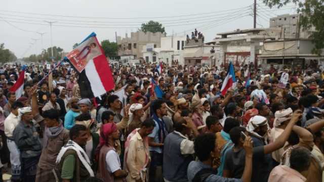 أبين.. تظاهرة حاشدة في مليونية عشال تطالب التحالف والإنتقالي بالكشف عن 'الجعدني' وتحملهما المسؤولية