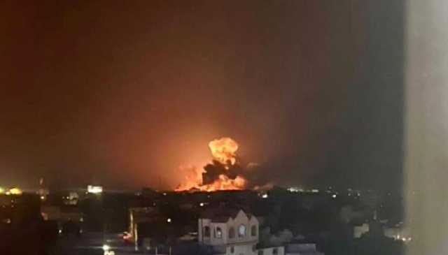 جماعة الحوثي تعلن عن 4 غارات أمريكية بريطانية تستهدف مطار الحديدة