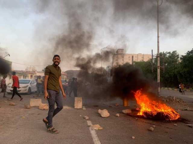 عدن بين لهيب الصيف وظلام الليل.. أزمة الكهرباء تتفاقم والغضب الشعبي يتصاعد (تقرير)