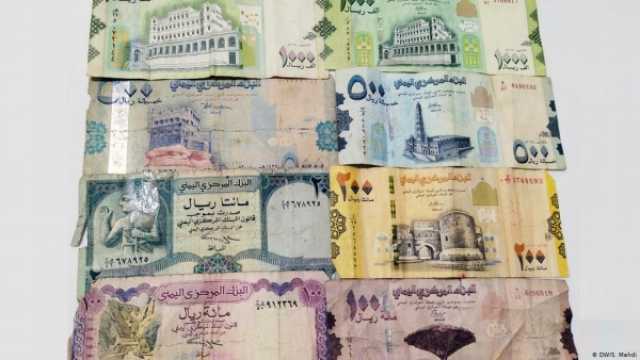 العملة المحلية تواصل انهيارها في عدن والدولار يتجاوز سقف 2350 ريالاً