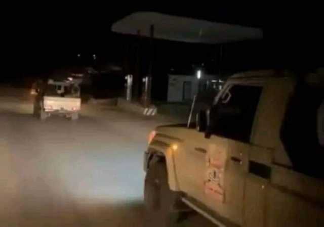 اشتباكات مسلحة وتوتر أمني بين قوات النجدة وقوات العمالقة في مدينة عتق بشبوة