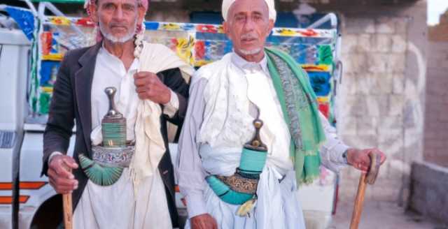 يعود تاريخه إلى أكثر من 1500 سنة وسعره قد يصل إلى مليون دولار.. 'الجنبية' الخنجر الذي يرتديه اليمنيون