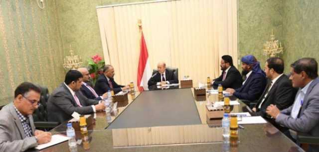 'الرئاسي' يتمسك بجدول أعمال واضح للمشاركة في أي حوار اقتصادي مع الحوثيين ويشترط تصدير النفط وتوحيد العملة