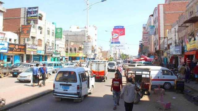 بسبب الجبايات.. مالكو محلات يغلقون متاجرهم والشلل يصيب الحركة التجارية في عدن