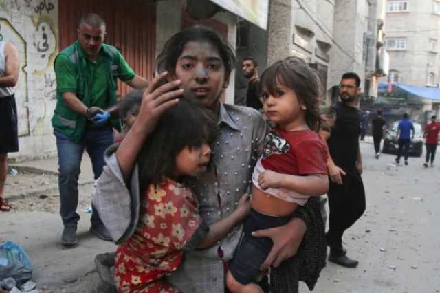 في غزة وخلف الشاشات.. كيف نتعامل مع أطفالنا خلال الأحداث الدائرة في فلسطين؟