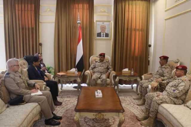 وزير الدفاع: ايران تواصل مد الحوثيين بالأسلحة لزعزعة استقرار المنطقة وتهديد الملاحة الدولية