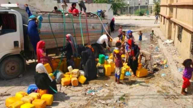هيومن رايتس: الحوثي والحكومة ينتهكون حق سكان تعز في الحصول على المياه