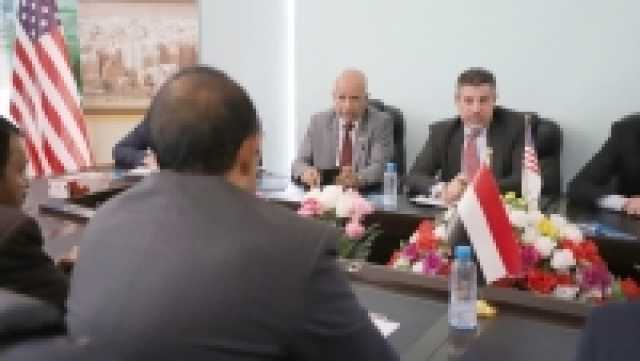 شاهد مؤتمر صحفي لوزير الخارجية مع الأمين العام لدول مجلس التعاون الخليجي في عدن