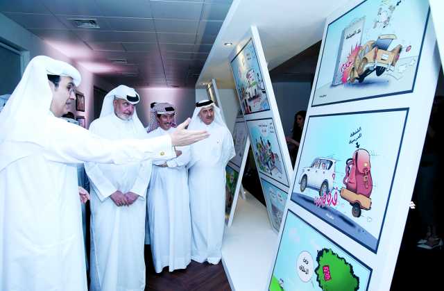 الفنان عبدالعزيز صادق لـ «العرب»: معرض الـ 40 لوحة يوثّق مسيرة 10 سنوات مع الكاريكاتير
