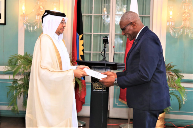 حاكم عام أنتيغوا وباربودا يتسلم أوراق اعتماد سفير دولة قطر
