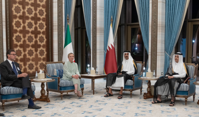 سمو الأمير يعقد جلسة مباحثات مع رئيسة الوزراء الإيطالية