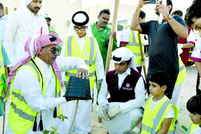 «أصدقاء البيئة» ينفذ حملة لتشجير شوارع اللقطة