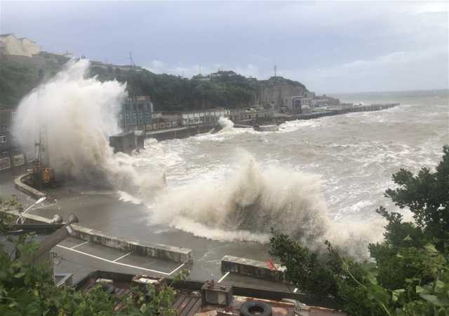 الصين تحذر من أمواج عاتية مع اقتراب إعصار 'كوينو'