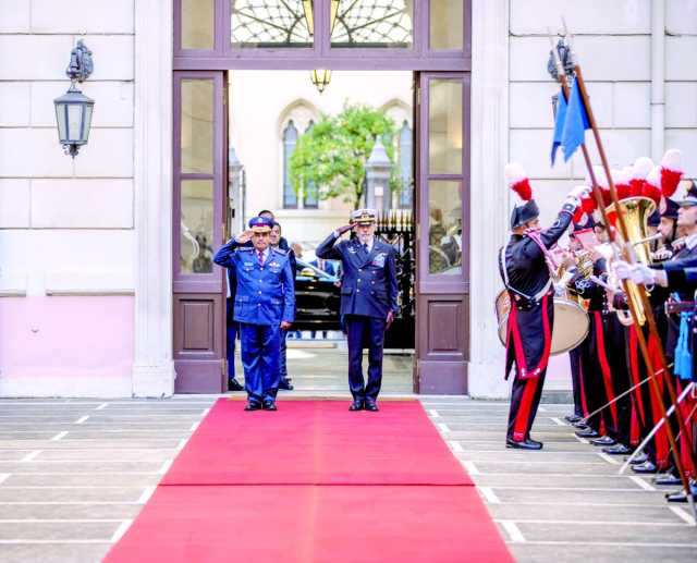 رئيس الأركان يعزز التعاون العسكري مع مسؤولين إيطاليين