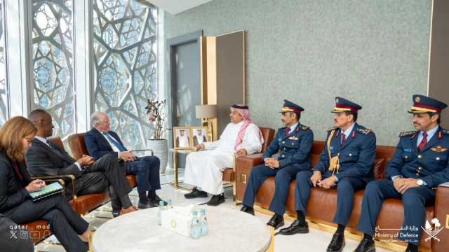 نائب رئيس مجلس الوزراء ووزير الدولة لشؤون الدفاع يلتقي وزير القوات الجوية الأمريكية
