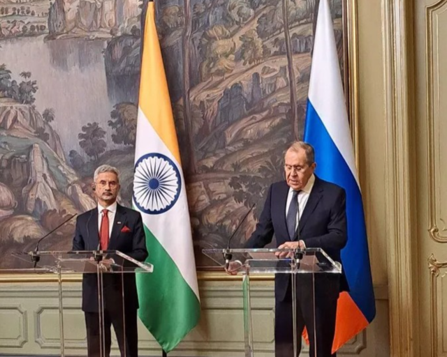 وزيرا الخارجية الروسي والهندي يبحثان تعزيز العلاقات وتطوير التعاون الثنائي