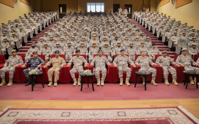 مركز تدريب المرشحين يختتم الدورة التأسيسية المشتركة للضباط خريجي الكليات العسكرية رقم 1