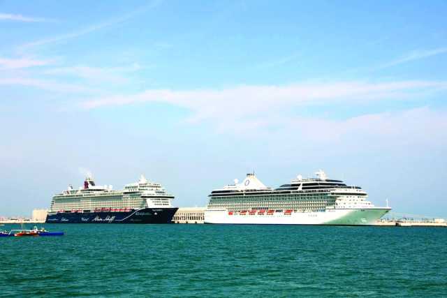 ميناء الدوحة يستقبل سفينتين على متنهما 3745 سائحاً