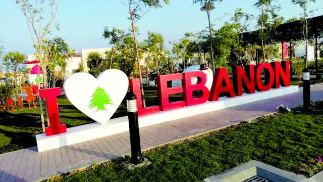 جناح لبنان بإكسبو يقدم لوحة شكر بالزهور لقطر