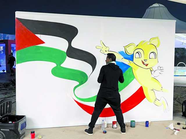 هندي يدعم فلسطين برسمة جرافيتي