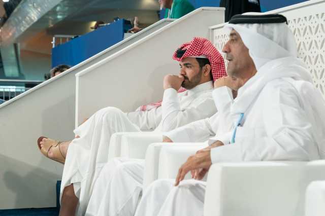 رئيس اللجنة الأولمبية القطرية يجتمع مع مسؤولين رياضيين على هامش بطولة العالم للألعاب المائية