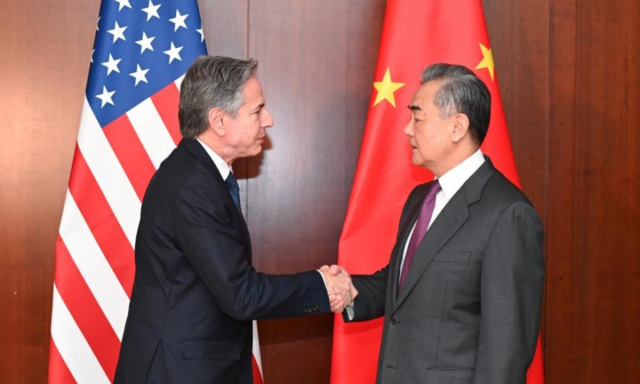 وزير الخارجية الصيني يدعو إلى تنمية سليمة ومستدامة للعلاقات بين بلاده والولايات المتحدة