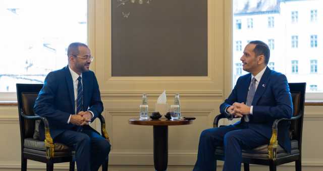 رئيس مجلس الوزراء وزير الخارجية يجتمع مع وزير الخارجية العماني