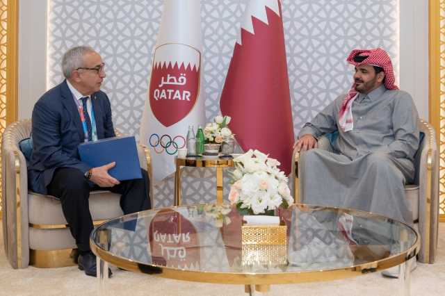 رئيس اللجنة الأولمبية القطرية يلتقي مسؤولين رياضيين على هامش بطولة العالم للألعاب المائية