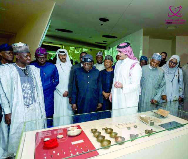 الرئيس النيجيري يطلع على كنوز المتحف الوطني