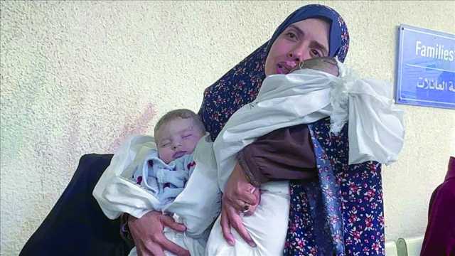 فلسطينية بغزة تنعى طفليها أنجبتهما بعد عقد من الزواج