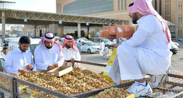 جودة التمور تجذب المتسوقين لكرنفال بريدة