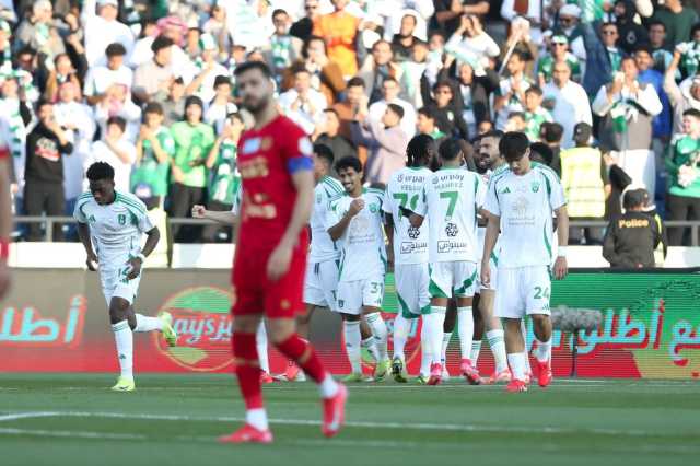 شاهد| الأهلي يتغلب على ضمك بثنائية في” روشن”