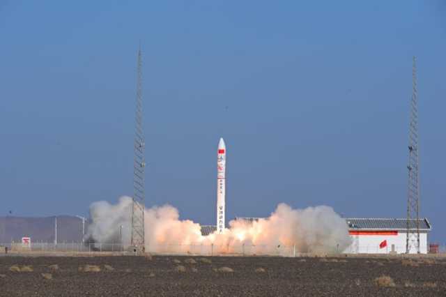 الصين تطلق 5 أقمار صناعية إلى الفضاء بنجاح