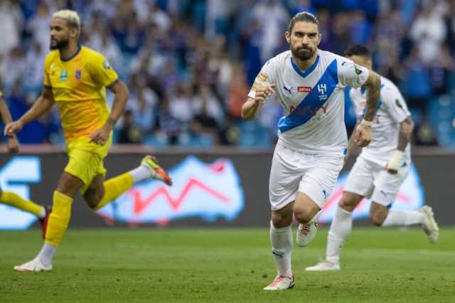 الهلال يتخطي الحزم بثلاثية ويتأهل لربع نهائي كأس الملك