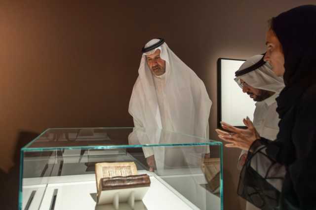 فيصل بن سلمان يزور معرض “رحلة الكتابة والخط” بنسخته الثانية