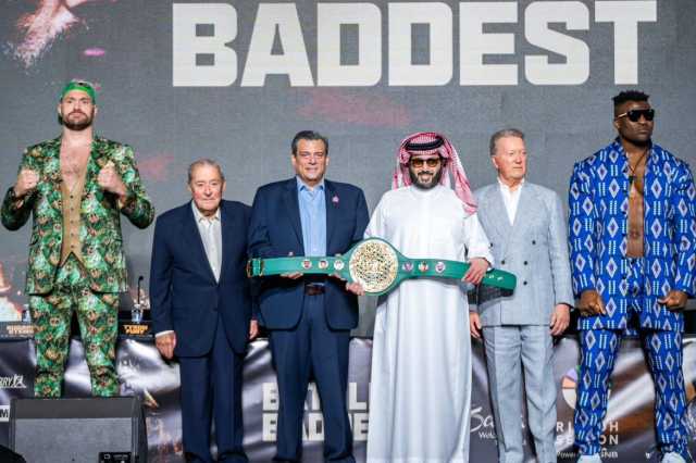 قبل انطلاق موسم الرياض.. أساطير الملاكمة يتواجهون في مؤتمر نزال أشرس رجل على وجه الأرض