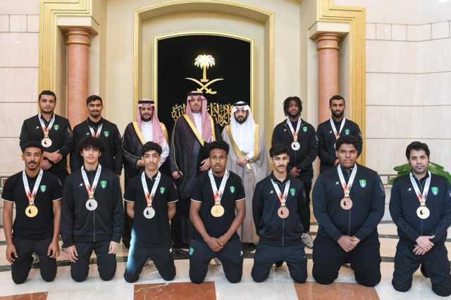 محافظ جدة يستقبل الفائزين بميداليات من أندية جدة في دورة الألعاب السعودية 2023
