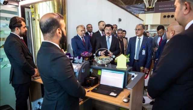 البنك المركزي يفتتح منافذ جديدة لبيع الدولار في مطار بغداد الدولي
