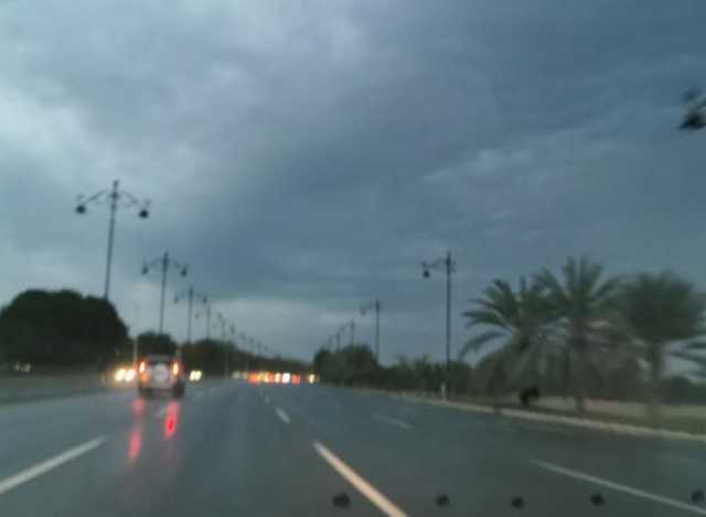 بالفيديو.. هطول أمطار رعدية على محافظة مسقط