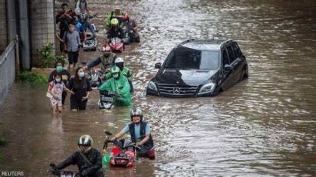 ارتفاع عدد ضحايا فيضانات إندونيسيا إلى 67 قتيلا